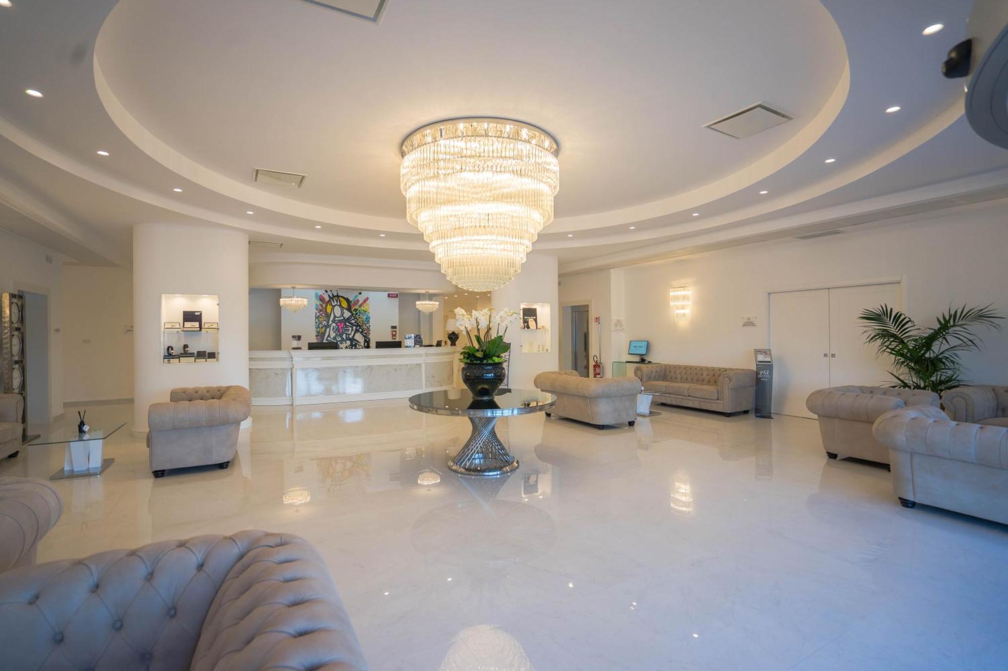 Pm Hotel 카탄차로 외부 사진