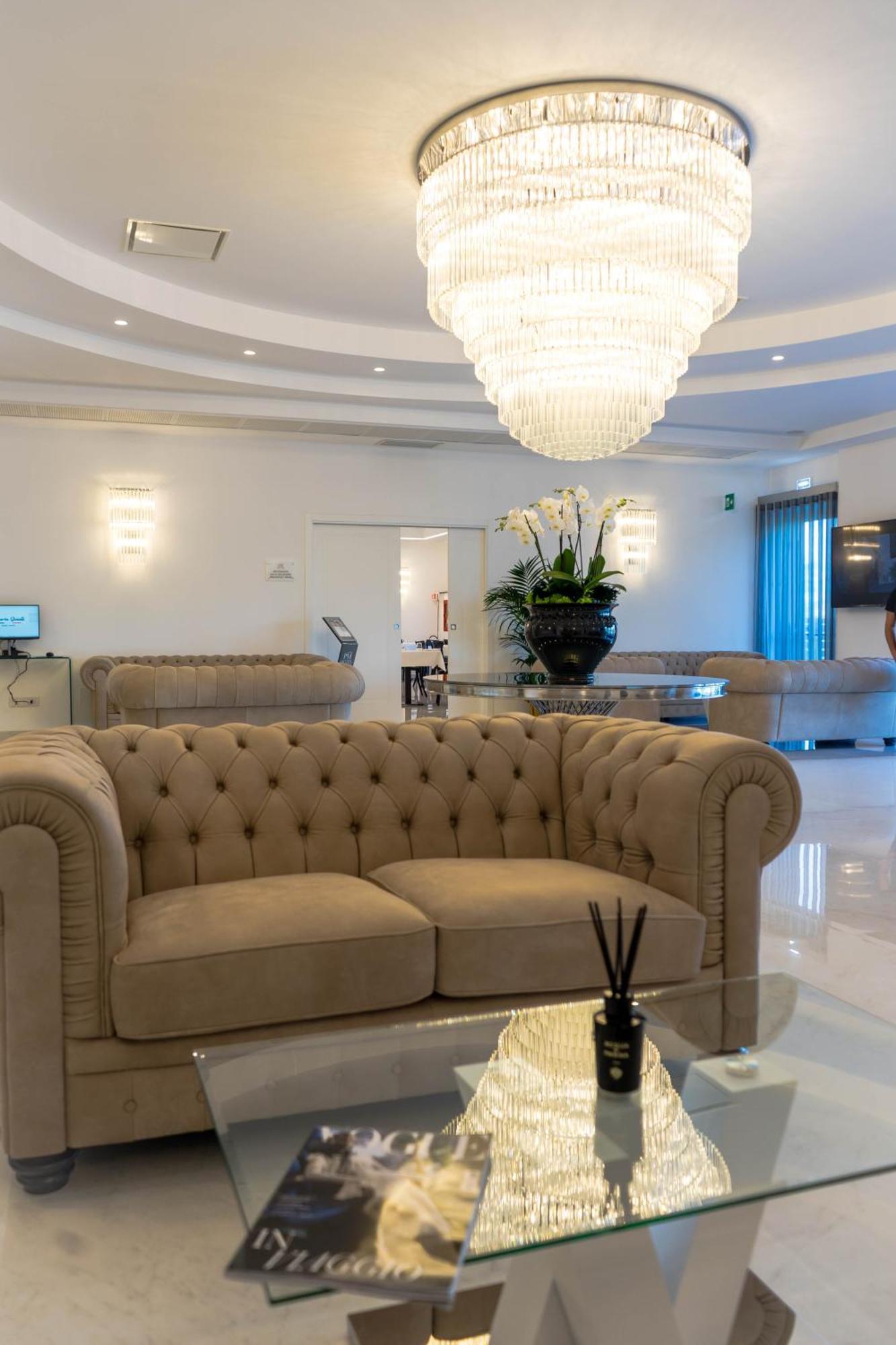 Pm Hotel 카탄차로 외부 사진