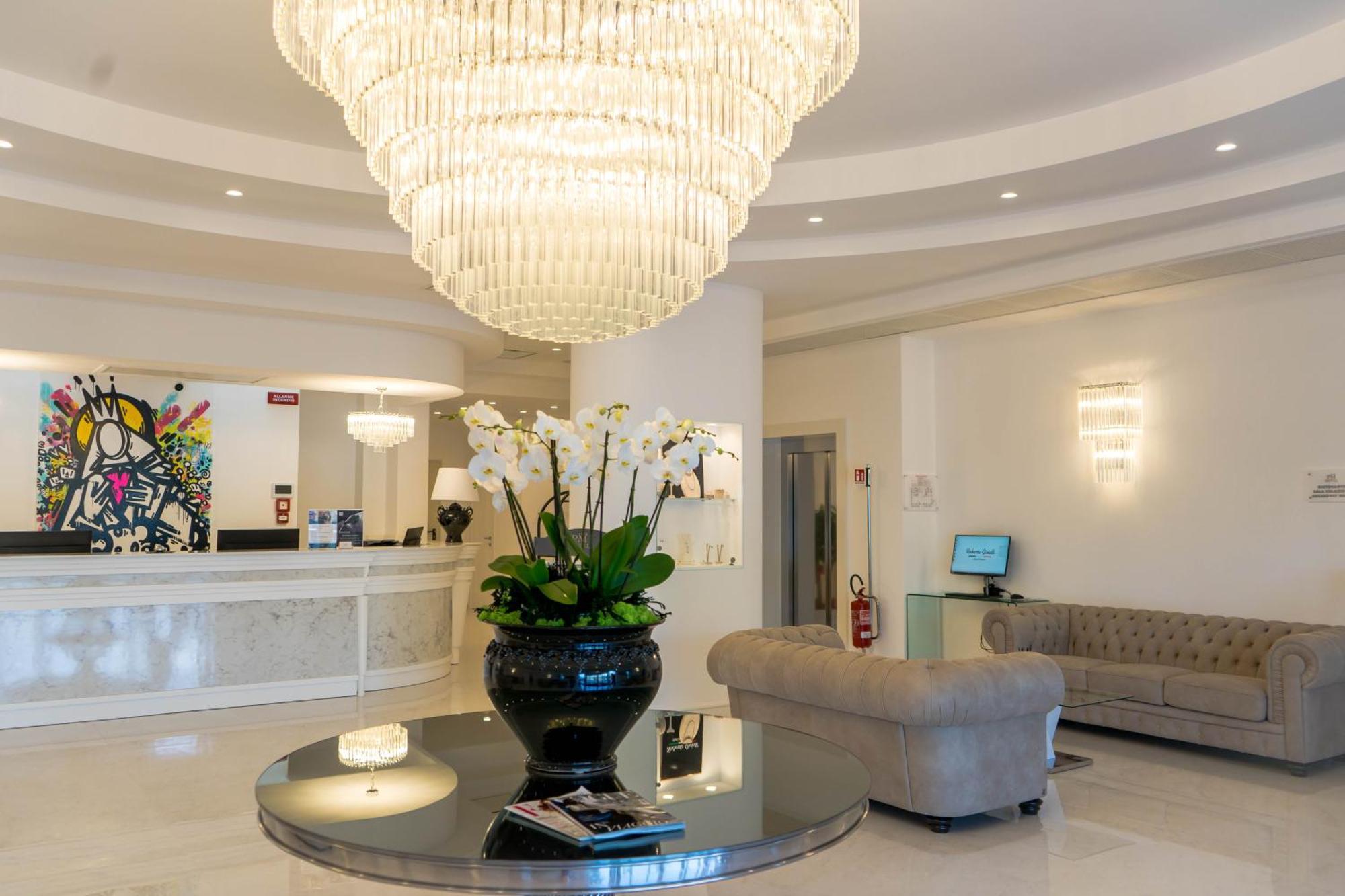 Pm Hotel 카탄차로 외부 사진