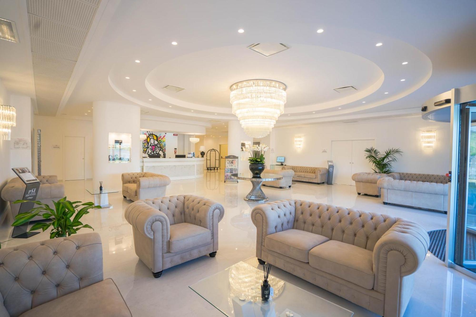 Pm Hotel 카탄차로 외부 사진