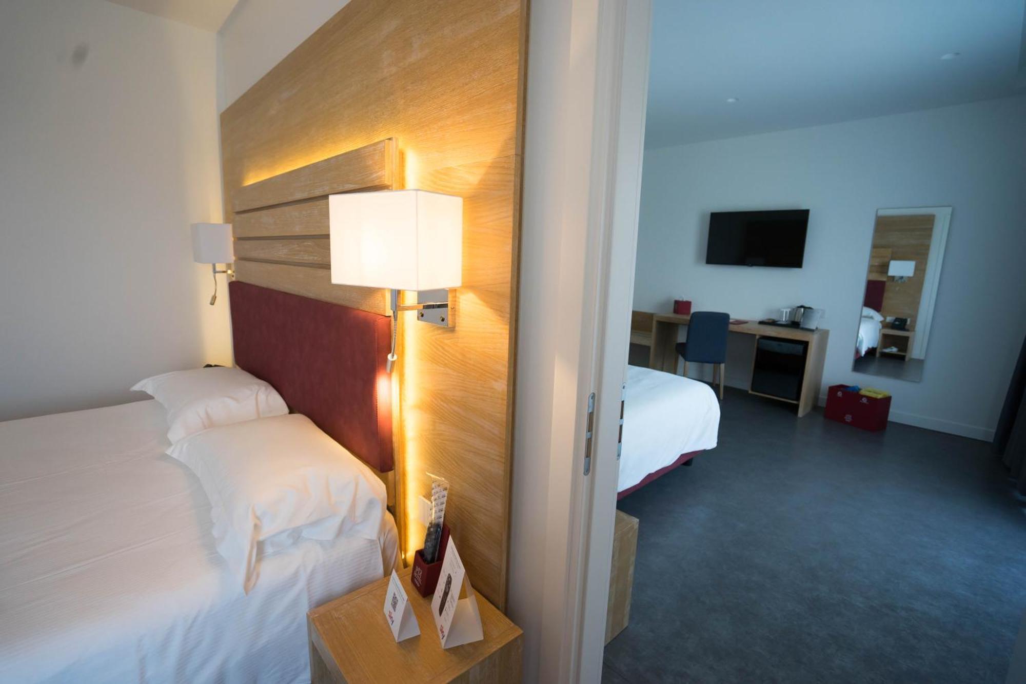 Pm Hotel 카탄차로 외부 사진